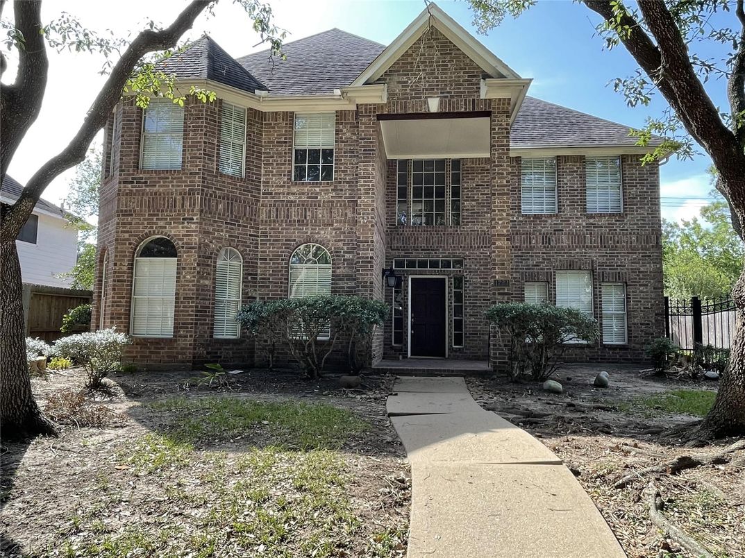 Exterior, Facade, Brick Facade, Brick Traditional