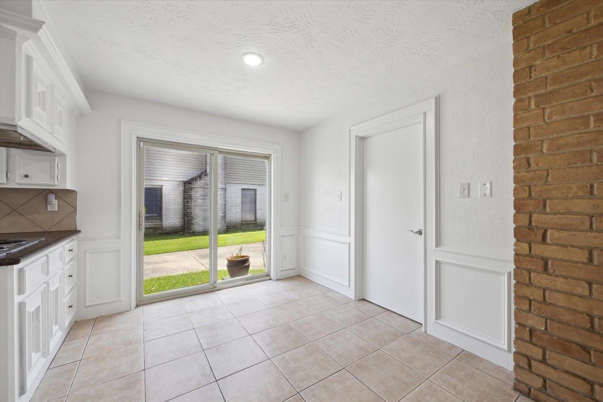 Empty room, Interior, Recessed Lighting, Stone Walls
