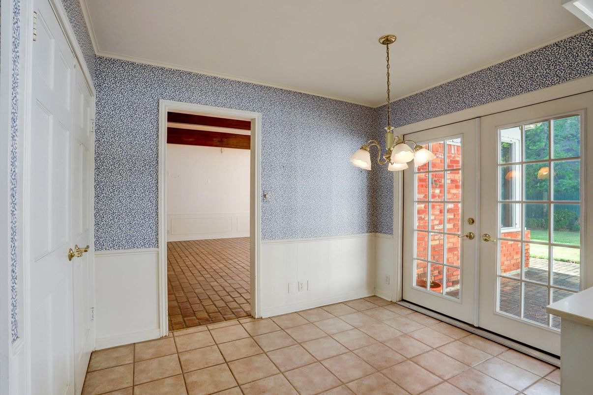 Empty room, Interior, Pendant Lights