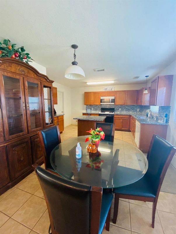 Dining room, Interior, Kitchen, Pendant Lights, Stainless Steel Appliances