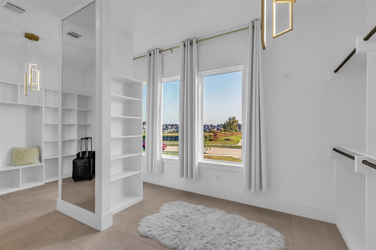 Interior, Pendant Lights, Walk-in Closets