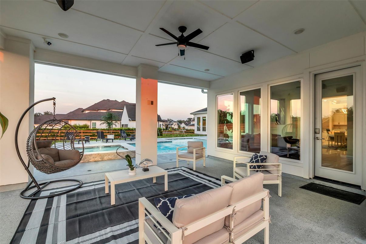 Exterior, Pool, Recessed Lighting