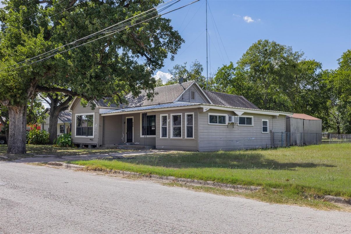 Backyard, Exterior, Facade, Cape Cod