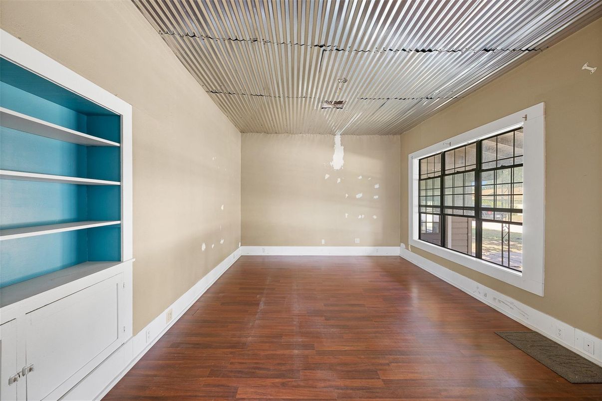Empty room, Interior, Pendant Lights, Wood Texture Flooring
