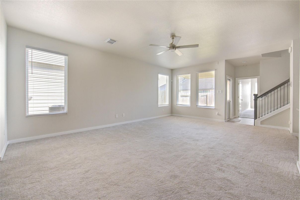 Empty room, Interior