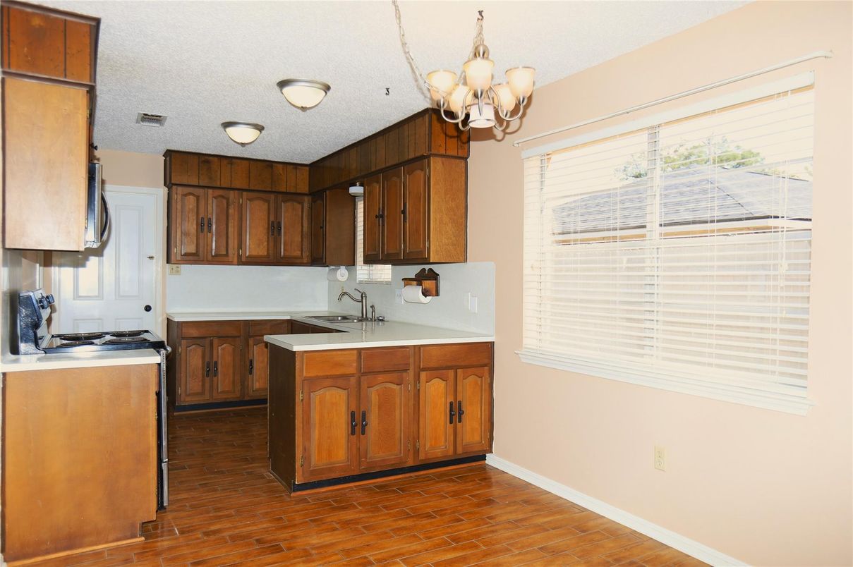 Chandelier, Interior, Kitchen, Wood Texture Flooring