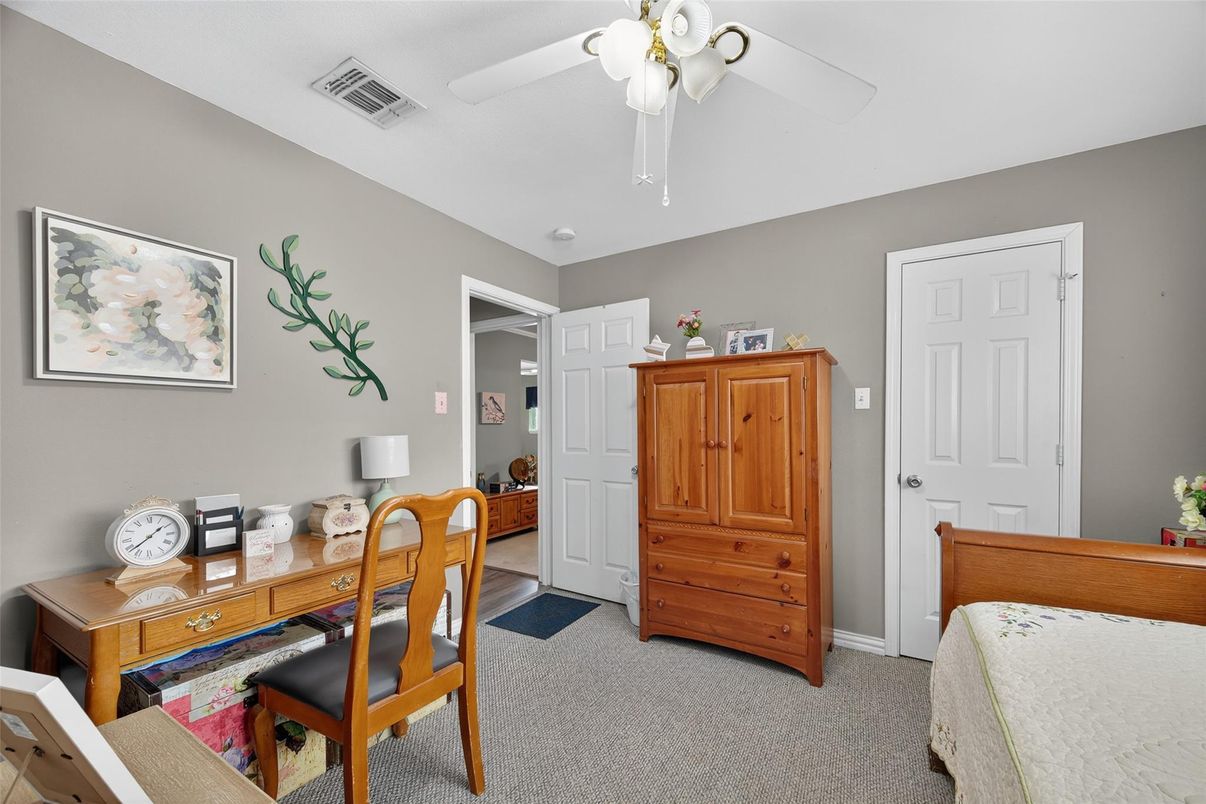 Home Office, Interior