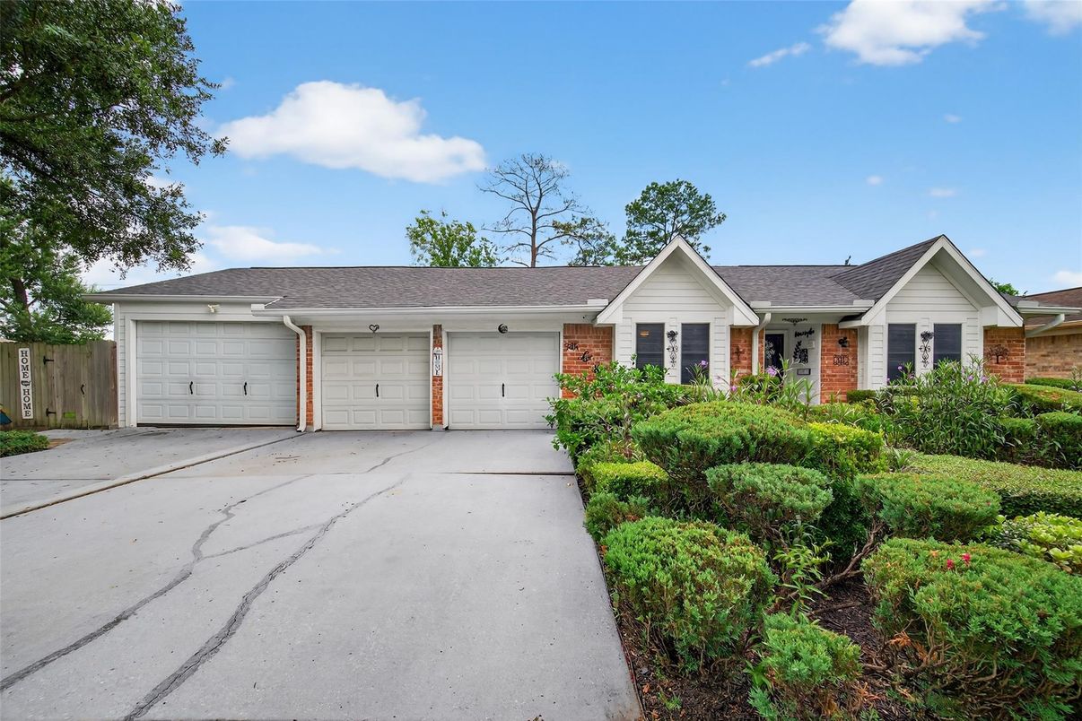 Attached, Exterior, Facade, Brick Facade, Ranch