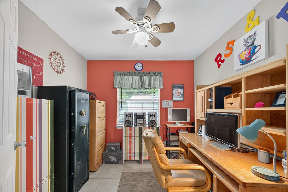Home Office, Interior
