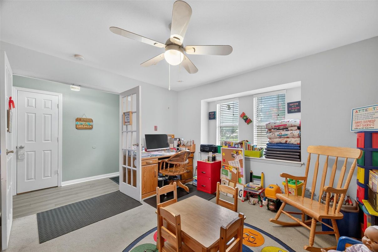 Home Office, Interior