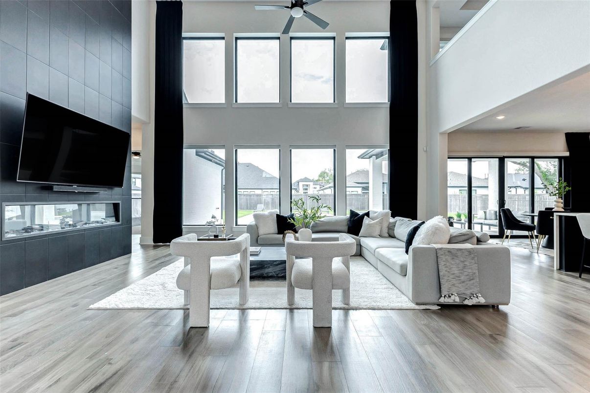Interior, Living room, Recessed Lighting, Wood Texture Flooring
