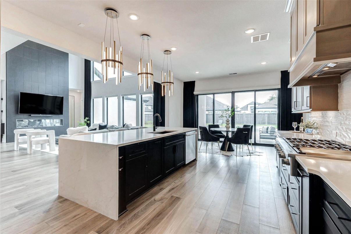 Dining room, Interior, Kitchen, Pendant Lights, Recessed Lighting, Wood Texture Flooring