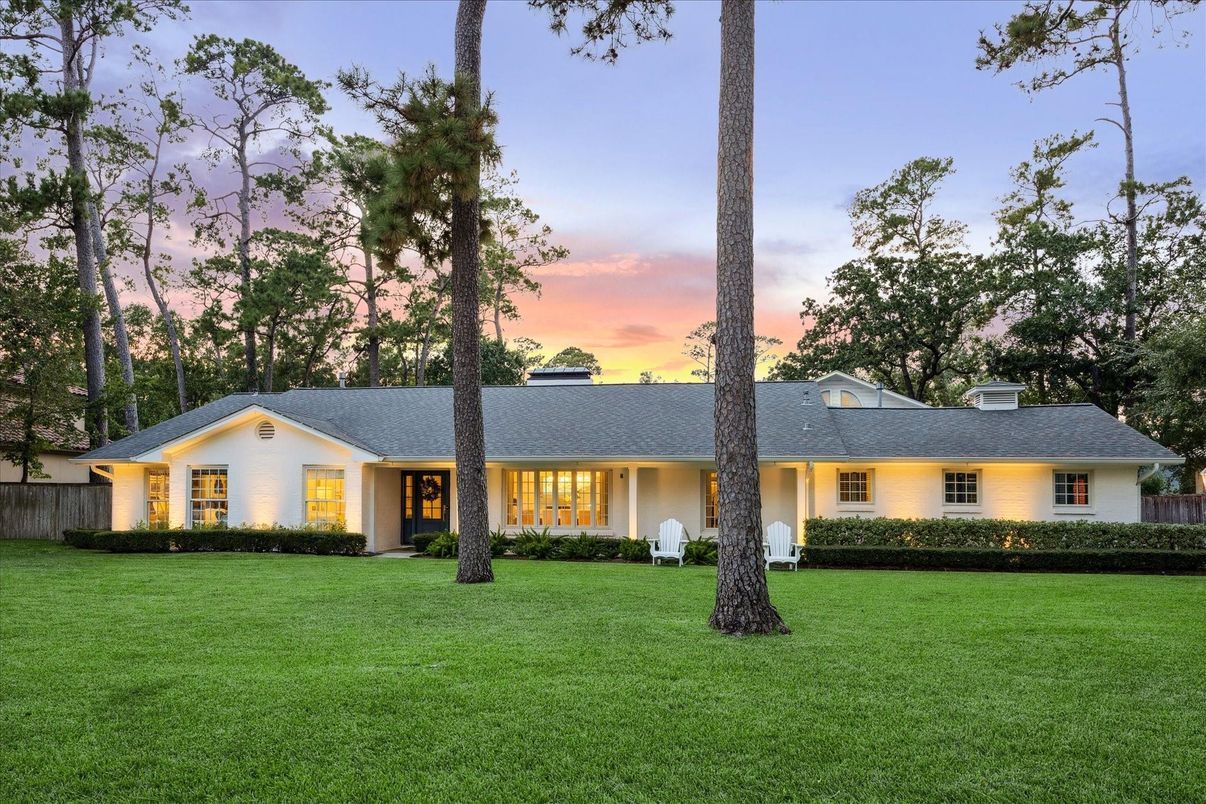 Backyard, Exterior, Facade, Ranch