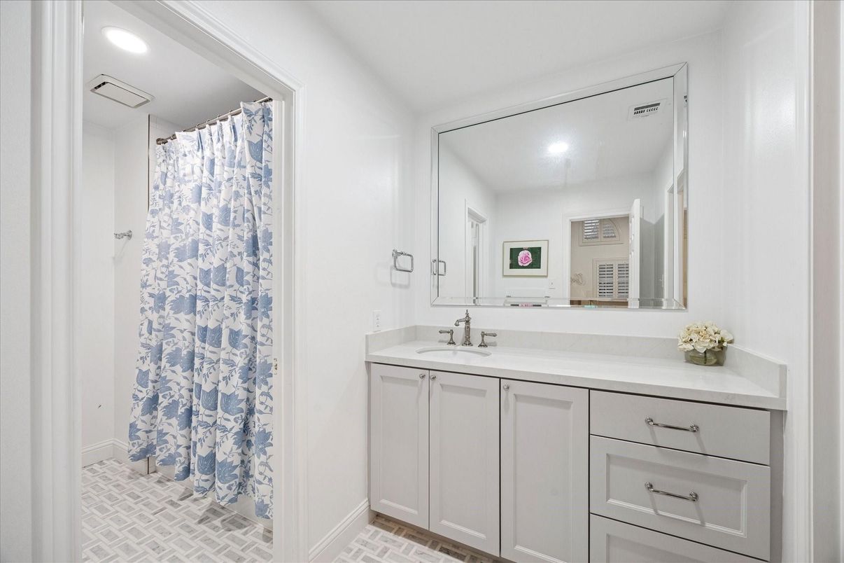 Bathroom, Interior, Recessed Lighting