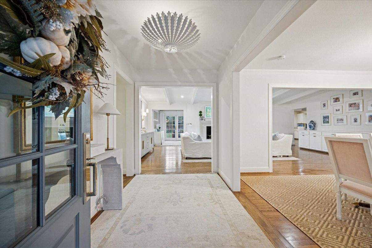 Interior, Pendant Lights, Recessed Lighting, Wood Texture Flooring