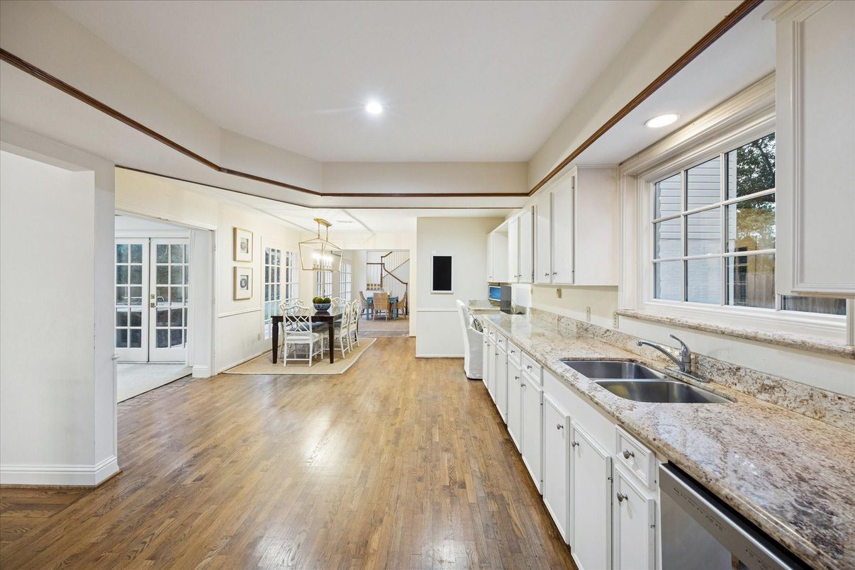 Dining room, Interior, Kitchen, Pendant Lights, Recessed Lighting, Wood Texture Flooring