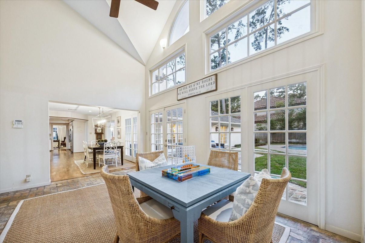 Chandelier, Dining room, Interior, Pendant Lights