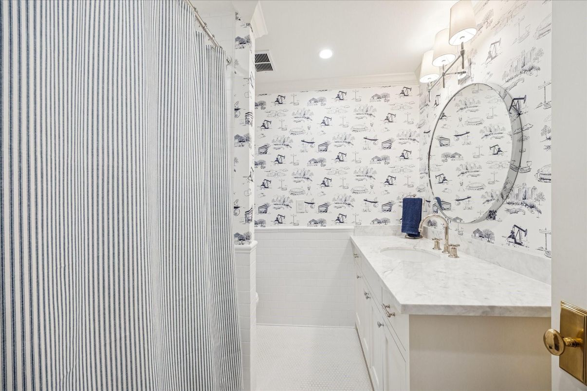 Bathroom, Interior, Recessed Lighting