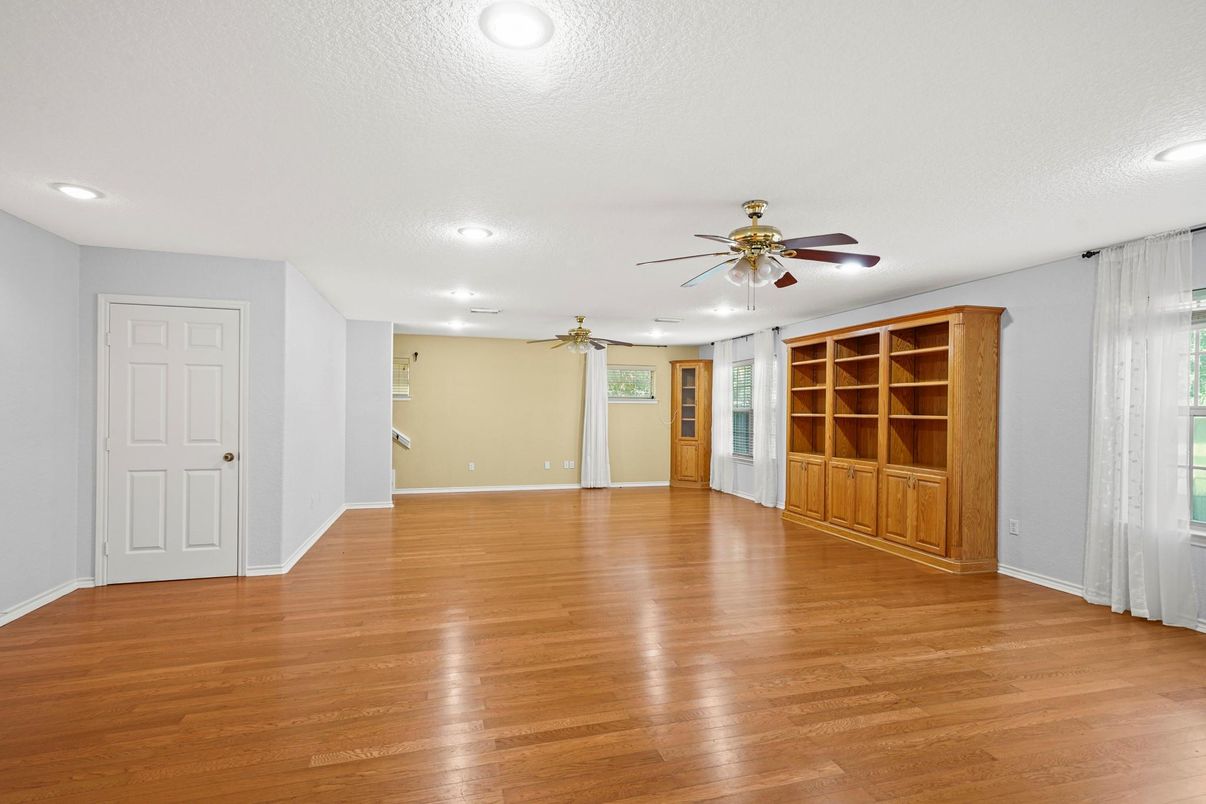 Empty room, Interior, Recessed Lighting, Wood Texture Flooring