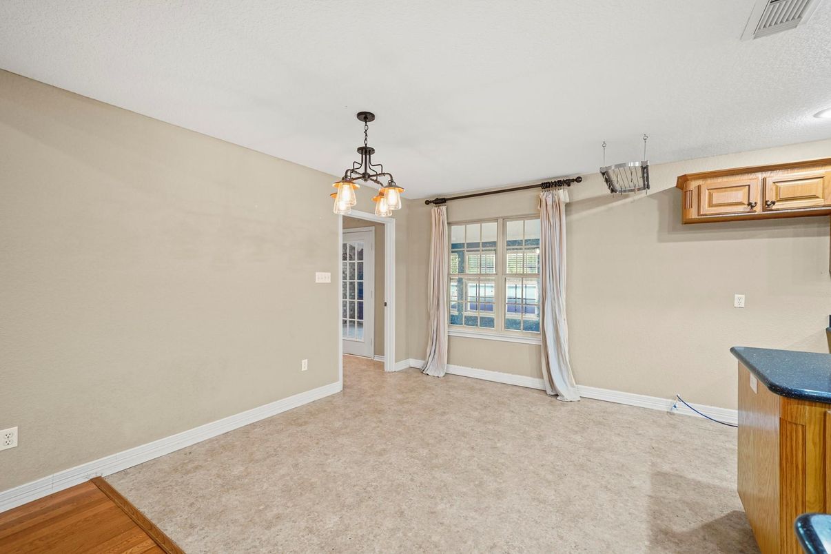 Empty room, Interior, Pendant Lights