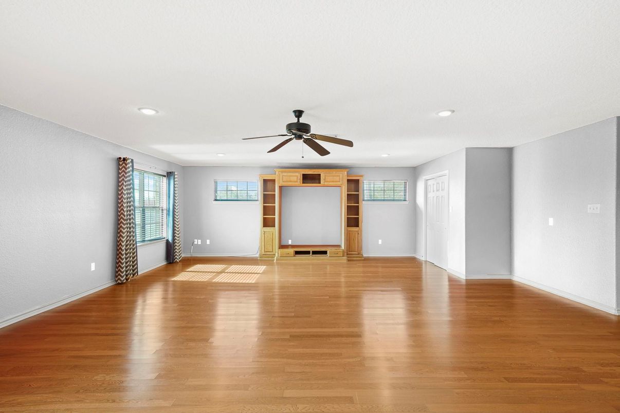 Empty room, Interior, Recessed Lighting, Wood Texture Flooring