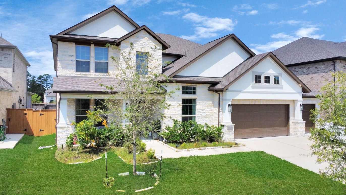 Attached, Exterior, Facade, Farmhouse