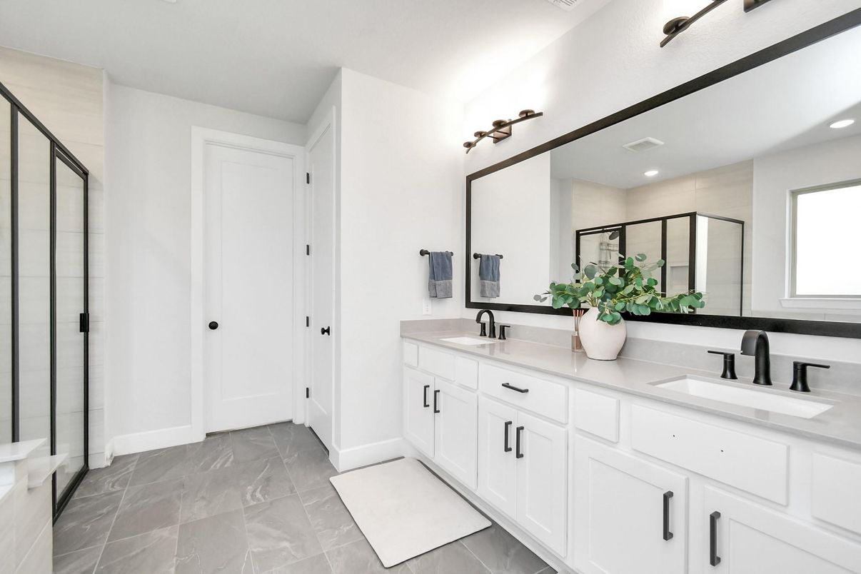 Bathroom, Dual Sink Vanities, Interior, Recessed Lighting