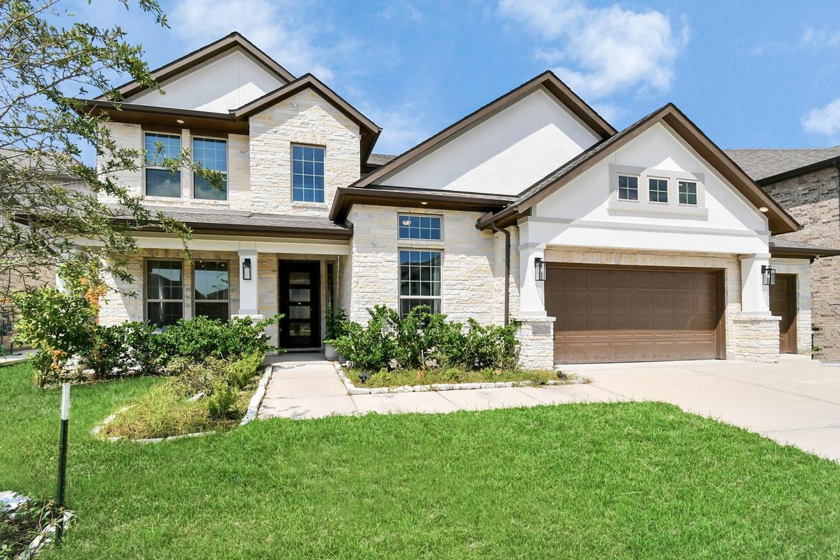 Attached, Exterior, Facade, Farmhouse