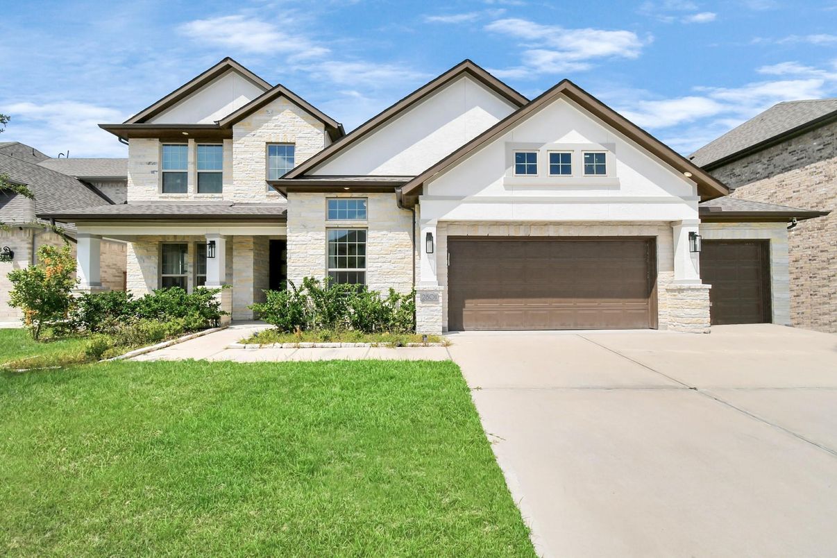 Attached, Exterior, Facade, Farmhouse