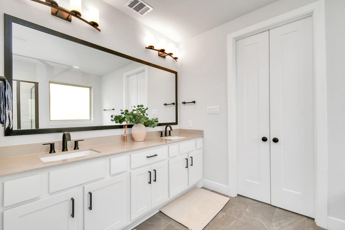 Bathroom, Dual Sink Vanities, Interior