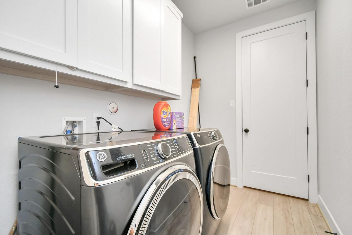 Interior, Washer, Wood Texture Flooring