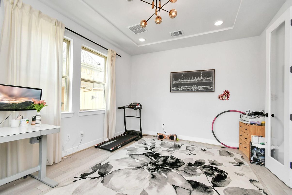 Fitness Equipment, Interior, Pendant Lights, Recessed Lighting, Wood Texture Flooring