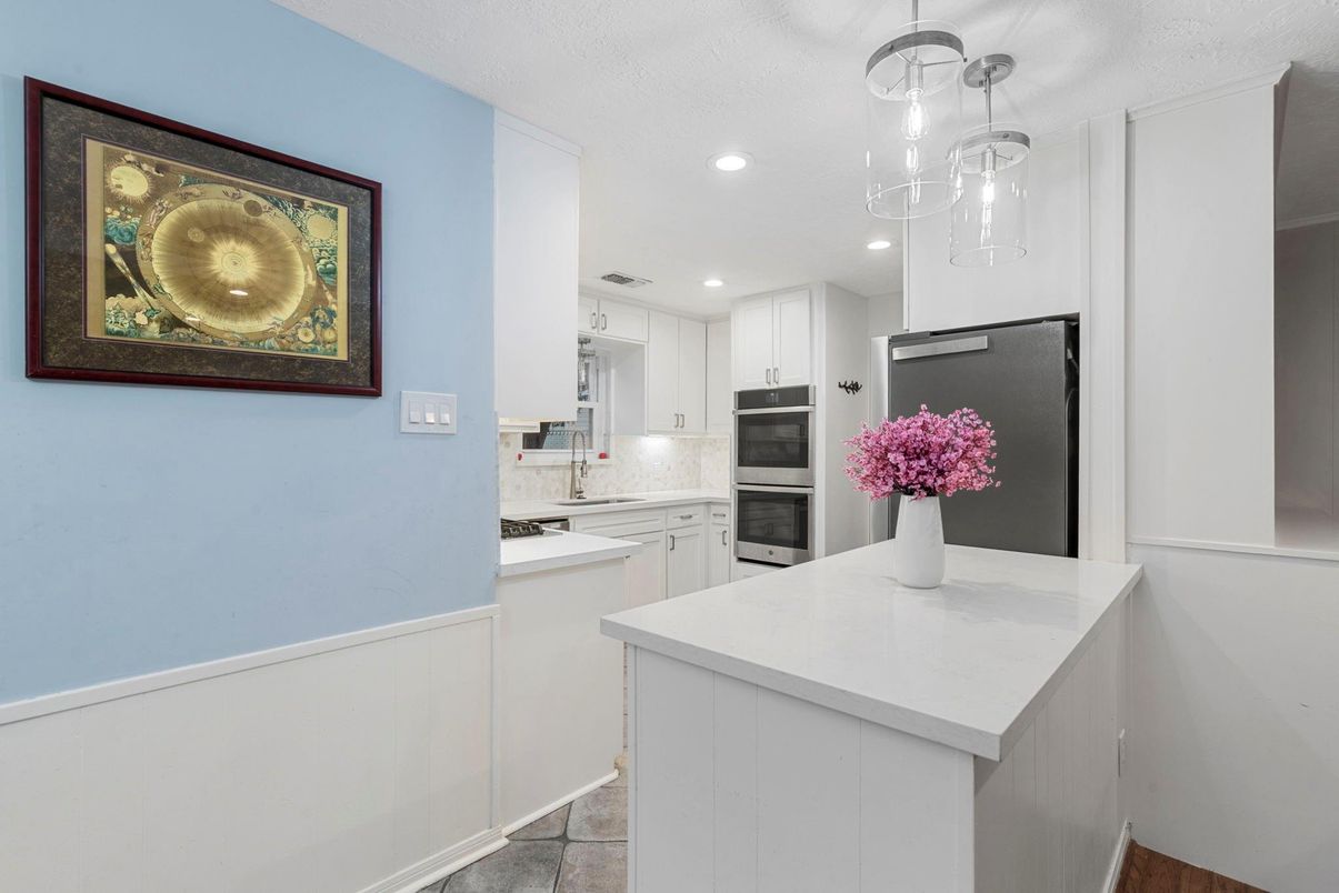 Interior, Kitchen, Pendant Lights, Recessed Lighting, Stainless Steel Appliances