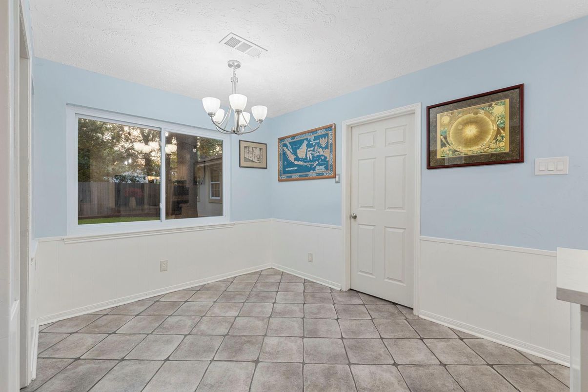 Chandelier, Empty room, Interior