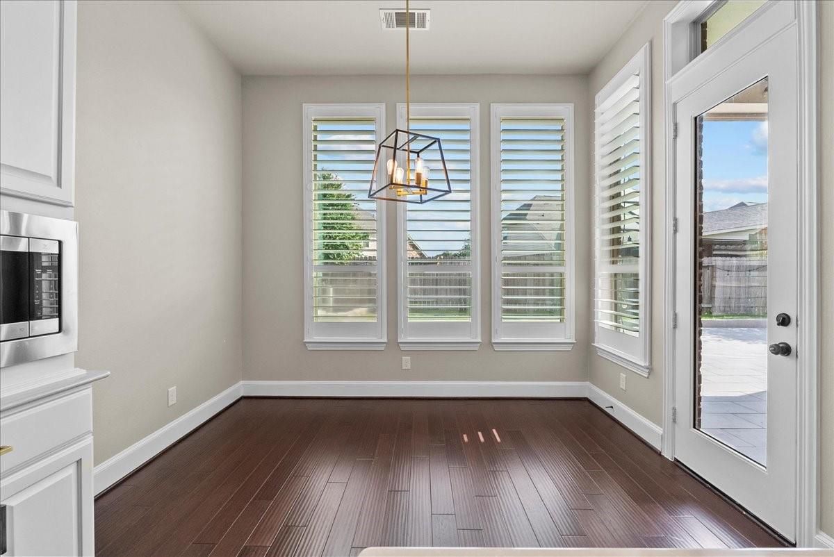 Empty room, Interior, Pendant Lights, Wood Texture Flooring