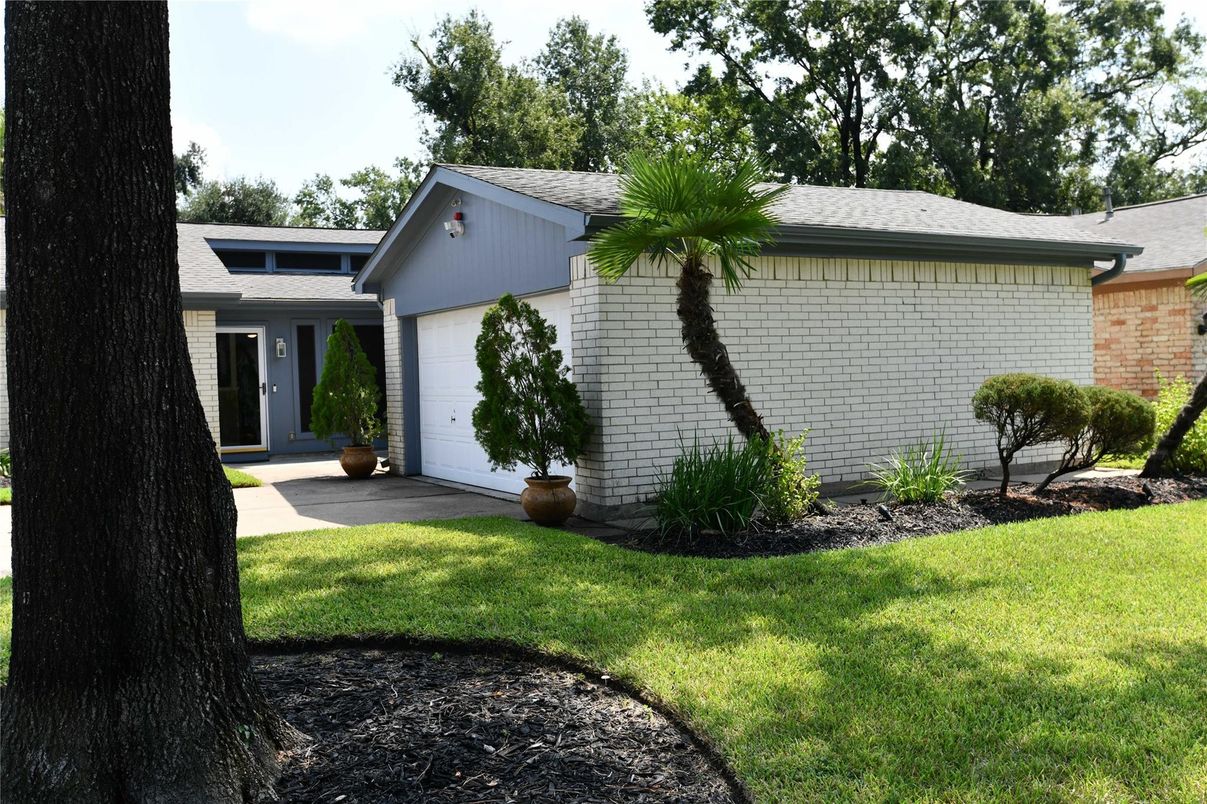 Detached Garage, Exterior