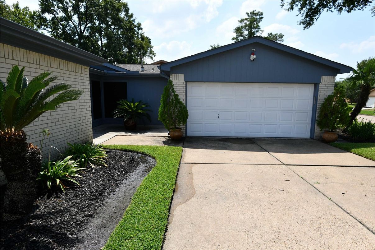 Detached Garage, Exterior