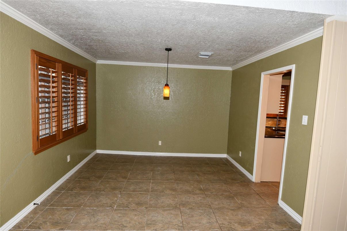 Empty room, Interior, Pendant Lights