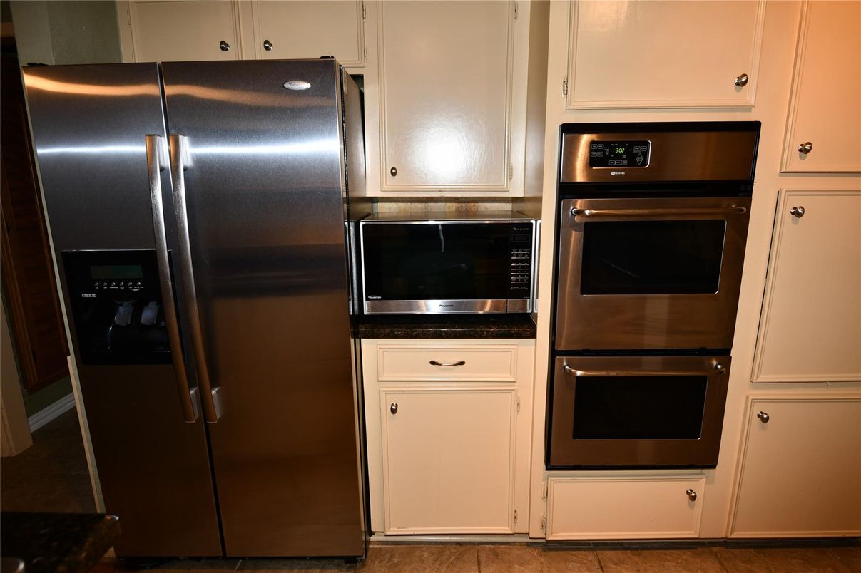 Interior, Kitchen, Stainless Steel Appliances