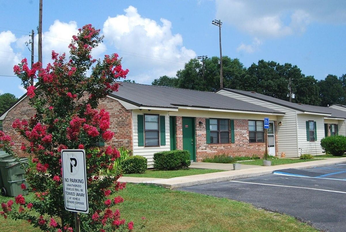 Exterior, Facade, Brick Facade, Ranch