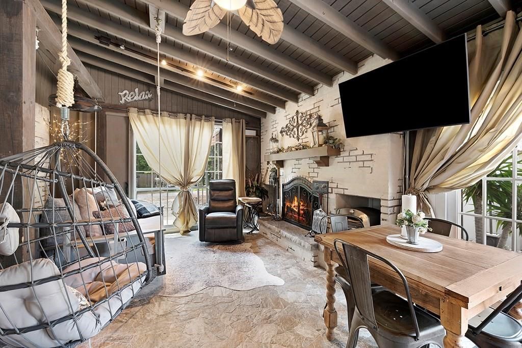 Dining room, Fireplace, Interior