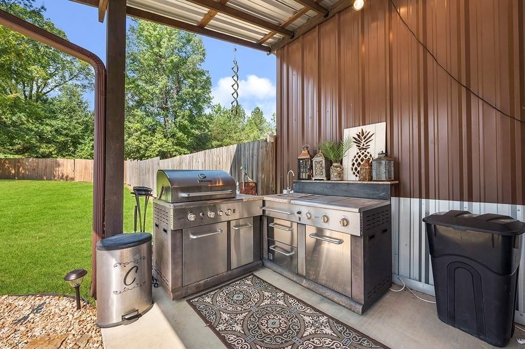 Exterior, Outdoor Kitchen