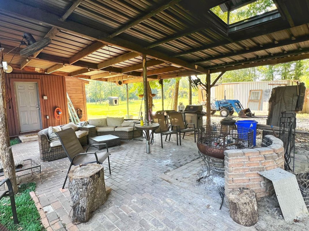 Exterior, Outdoor Kitchen