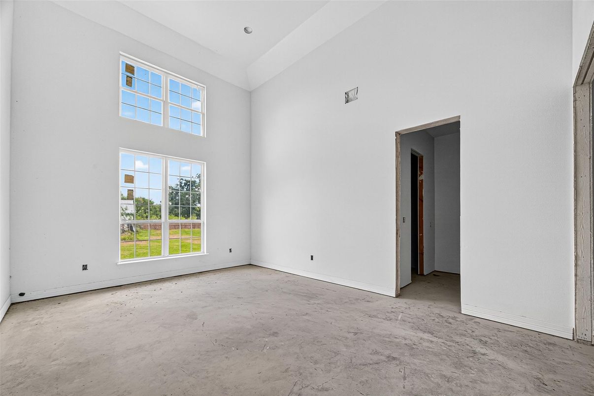 Empty room, Interior