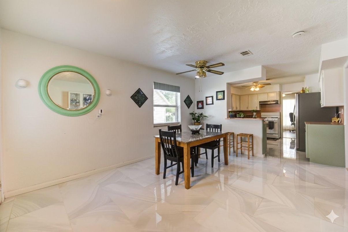 Dining room, Interior, Kitchen, Stainless Steel Appliances