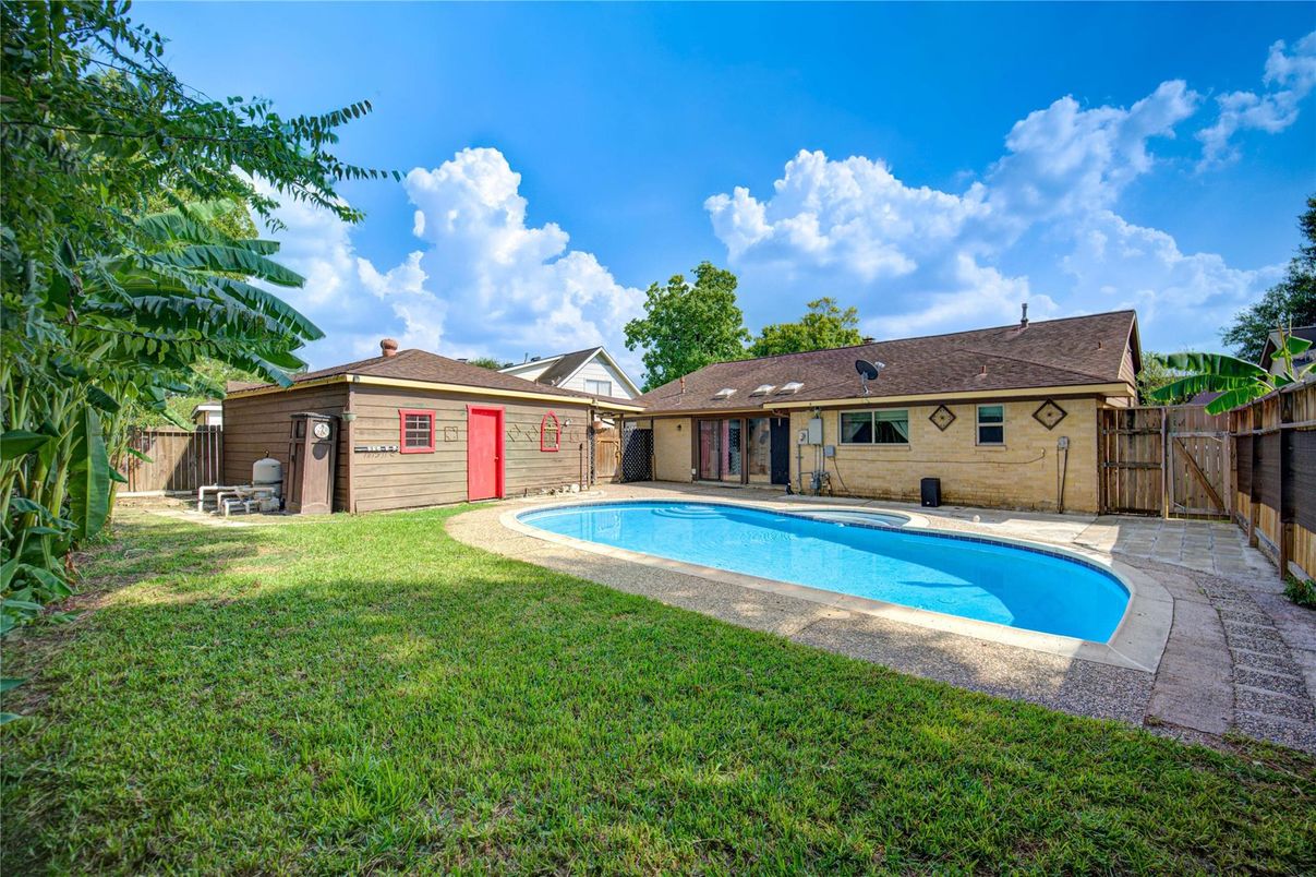 Backyard, Exterior, Pool