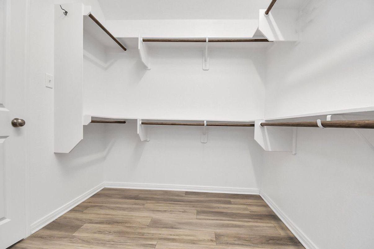 Interior, Walk-in Closets, Wood Texture Flooring