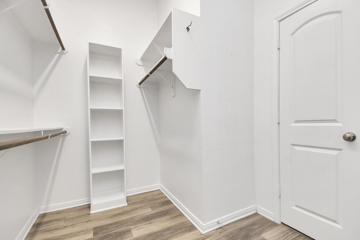 Interior, Walk-in Closets, Wood Texture Flooring