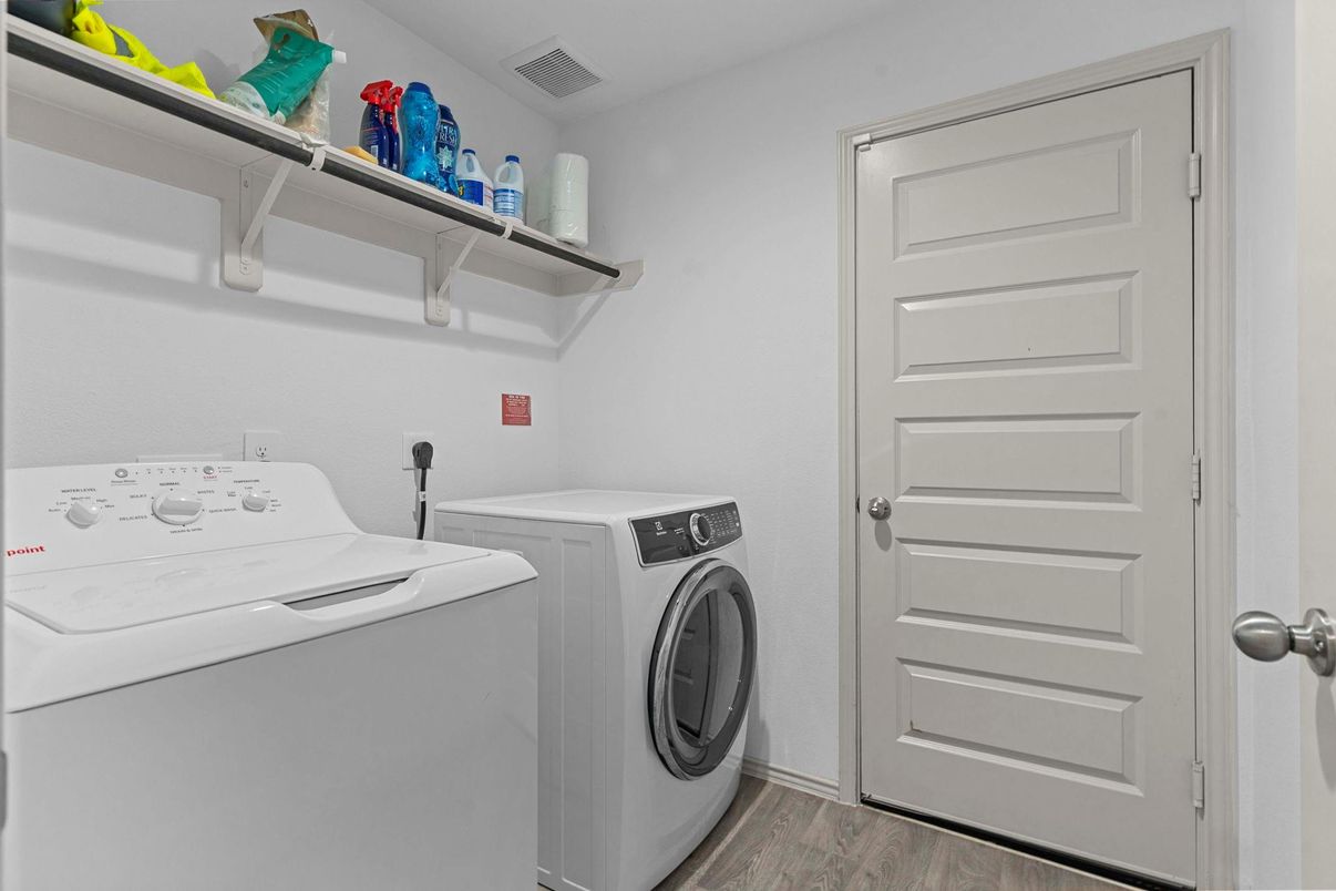 Interior, Washer, Wood Texture Flooring