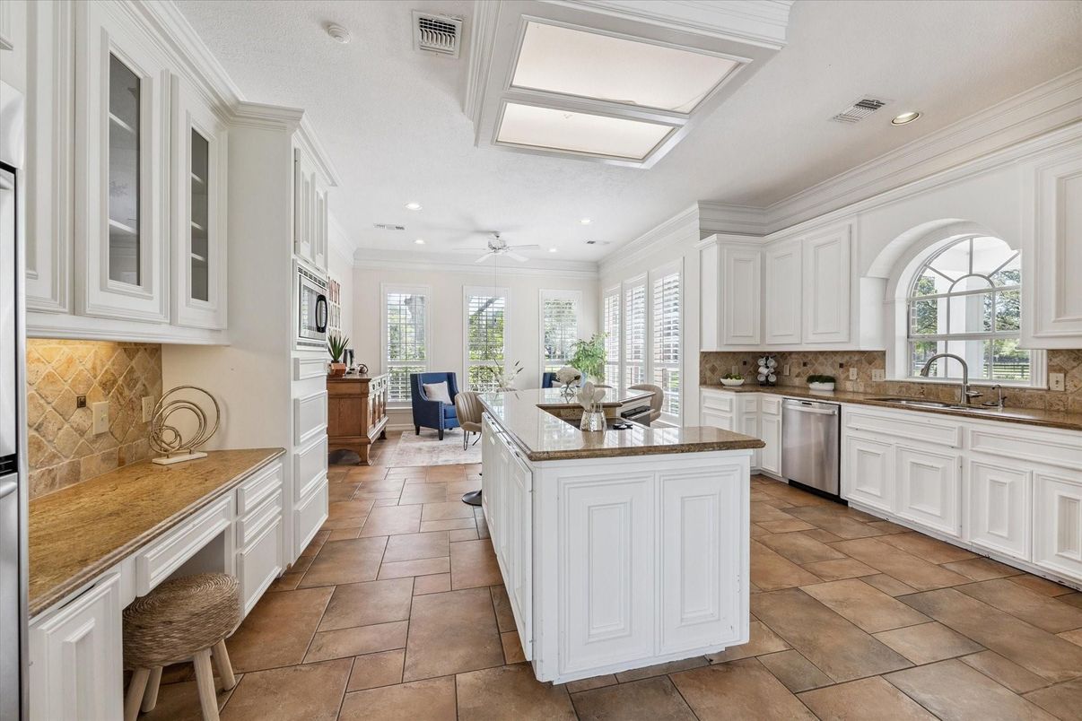 Dining room, Interior, Kitchen, Recessed Lighting, Stainless Steel Appliances